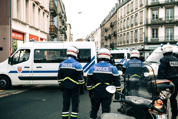 Poliția din Strasburg a securizat zona în timpul protestelor — Fotografie, imagine de stoc