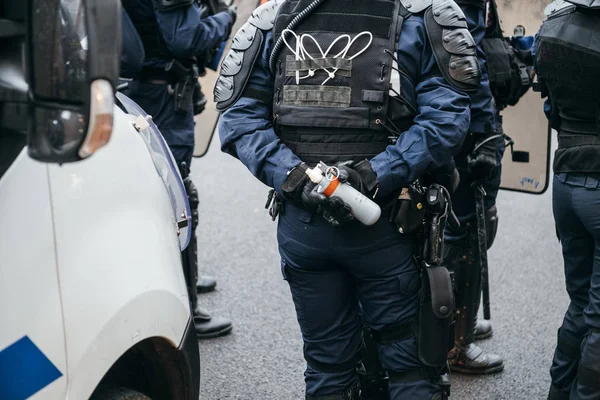 La policía asegura la entrada al mercado de Chrisrmas en Estrasburgo —  Fotos de Stock