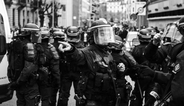 Polícia de Strasburg protege a zona durante protesto — Fotografia de Stock