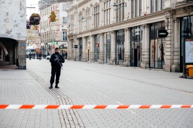 Polis memuru Strasbourg cinayet terörist bölgesine göre göz hapsinde