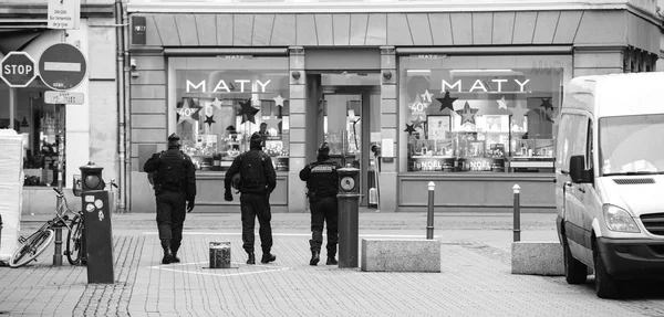Agentes de polícia que protegem Estrasburgo após ataque terrorista — Fotografia de Stock
