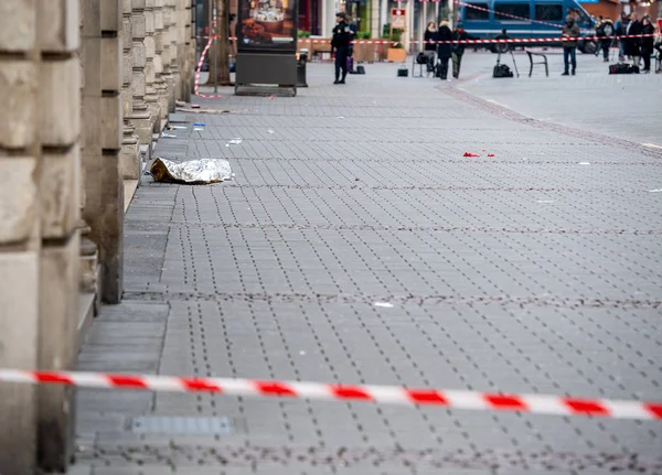 Polisi mengamati lokasi serangan teroris setelah penyerangan Strasbour — Stok Foto
