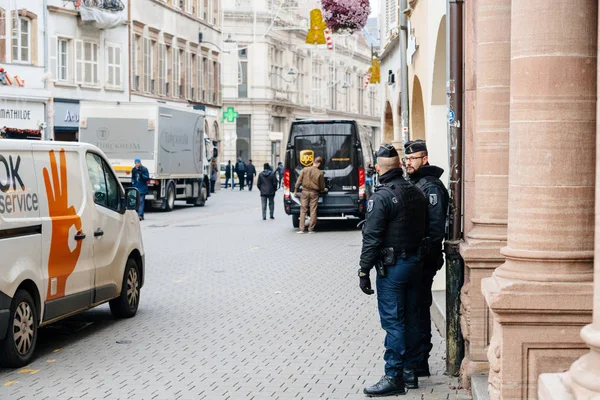 Policía vigilando escena de ataque terrorista tras ataque Strasbour —  Fotos de Stock