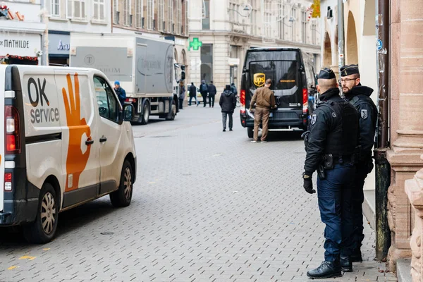 Policía vigilando escena de ataque terrorista tras ataque Strasbour — Foto de Stock