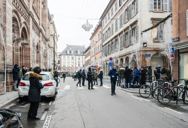 Journalists gathering on the Rue Des Orfevres after terrorist at — Stock Photo, Image