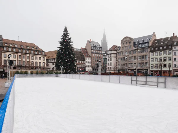 Merkezi Place Kleber Strazburg terörist sonra buz pateni pisti — Stok fotoğraf