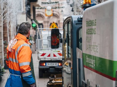 Kamu hizmetleri süpürmek van kan lekesi Strasbou sonra Temizleme