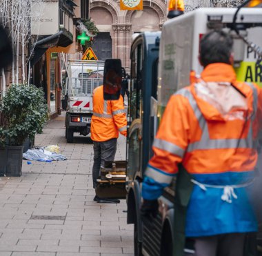 Kamu hizmetleri süpürmek van kan lekesi Strasbou sonra Temizleme