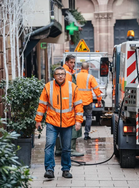 Kamu hizmetleri süpürmek van kan lekesi Strasbou sonra Temizleme