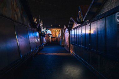 Boş kapalı Noel pazarı Strazburg'da saldırılarından sonra duraksıyor.