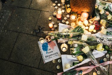 Haraç Terro mağdurlarına ödeme Strasbourg kişilerde yas