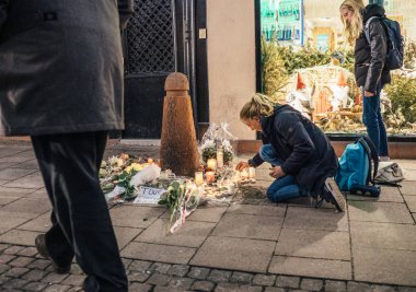 Haraç Terro mağdurlarına ödeme Strasbourg kişilerde yas