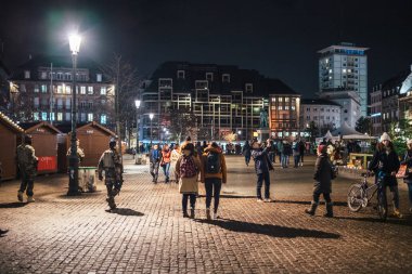 Haraç Terro mağdurlarına ödeme Strasbourg kişilerde yas