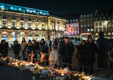 Haraç Terro mağdurlarına ödeme Strasbourg kişilerde yas