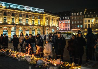 Haraç Terro mağdurlarına ödeme Strasbourg kişilerde yas
