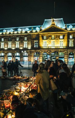 Haraç Terro mağdurlarına ödeme Strasbourg kişilerde yas