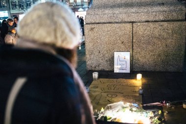 Haraç Terro mağdurlarına ödeme Strasbourg kişilerde yas