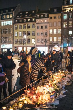 Haraç Terro mağdurlarına ödeme Strasbourg kişilerde yas