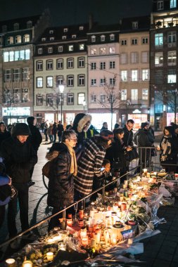 Haraç Terro mağdurlarına ödeme Strasbourg kişilerde yas