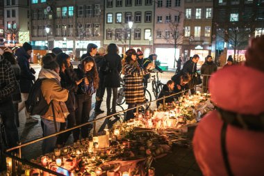 Haraç Terro mağdurlarına ödeme Strasbourg kişilerde yas