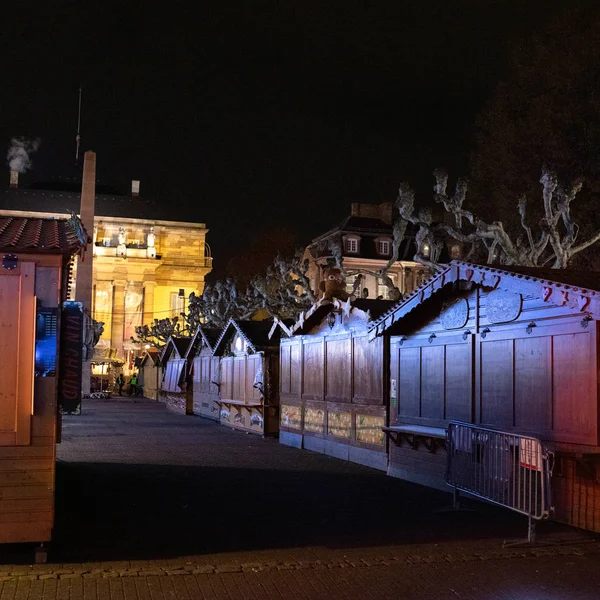 Lege marktkramen gesloten Kerst in Straatsburg na aanvallen — Stockfoto