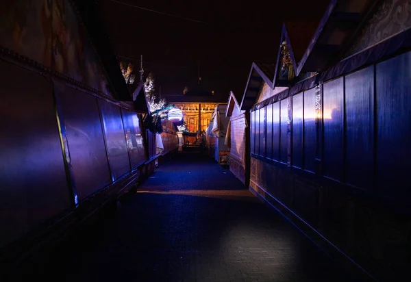 Empty closed christmas market stalls in Strasbourg after attacks — Stock Photo, Image