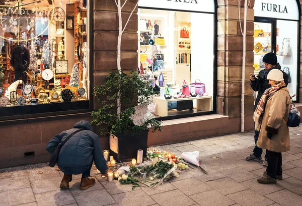 Haraç Terro mağdurlarına ödeme Strasbourg kişilerde yas — Stok fotoğraf