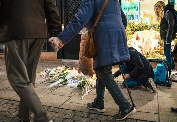 Mourning in Strasbourg people paying tribute to victims of Terro — Stock Photo, Image