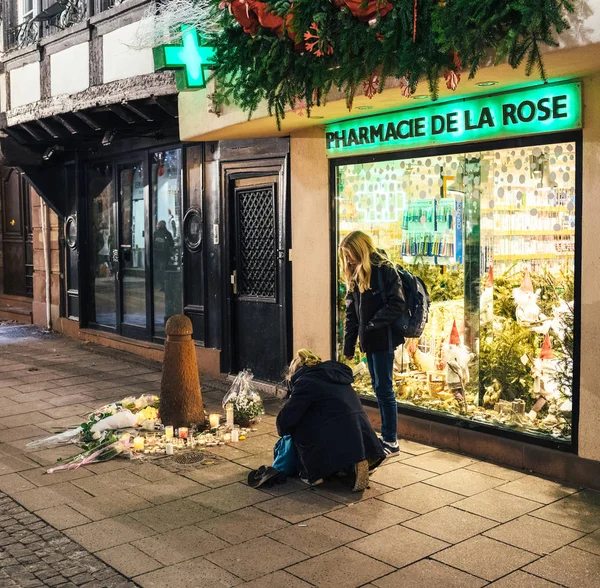 Il lutto a Strasburgo rende omaggio alle vittime di Terro — Foto Stock