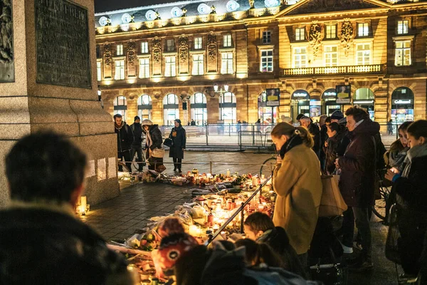 Haraç Terro mağdurlarına ödeme Strasbourg kişilerde yas