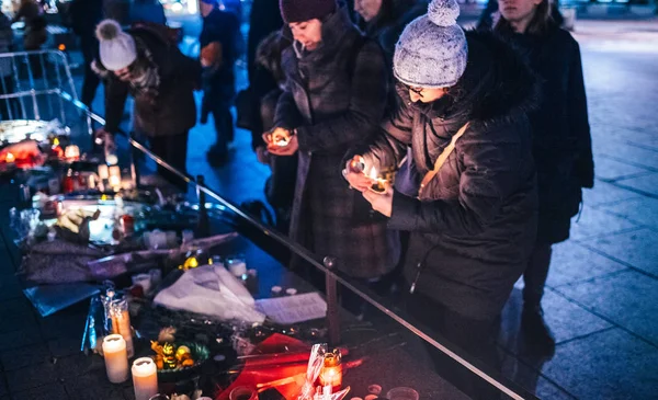 Frauen trauern in Straßburg und gedenken der Opfer von — Stockfoto