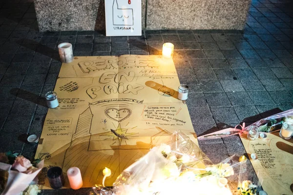 Mourning in Strasbourg people paying tribute to victims of Terro — Stock Photo, Image