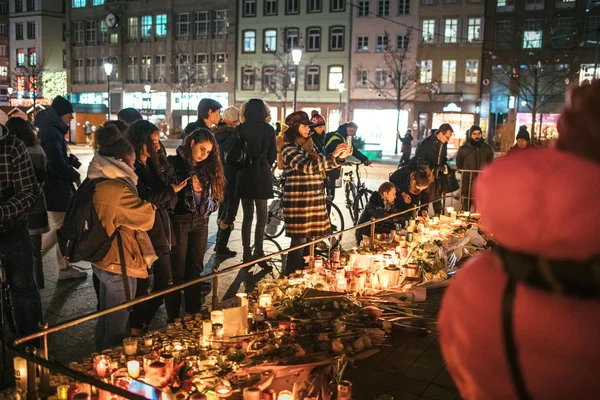 Haraç Terro mağdurlarına ödeme Strasbourg kişilerde yas — Stok fotoğraf