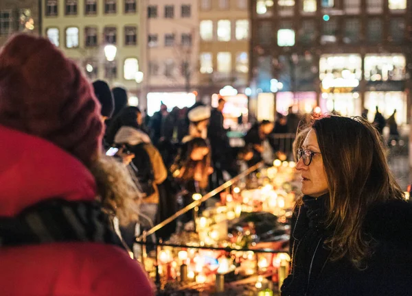 Trauer in Straßburg: Menschen gedenken der Opfer des Terrors — Stockfoto