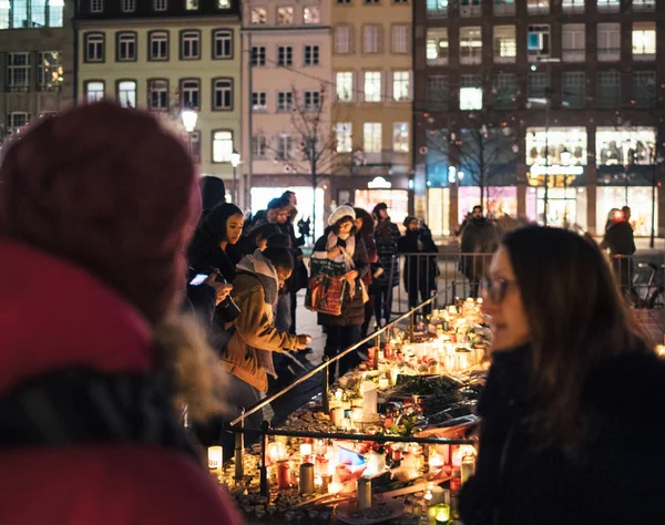 Il lutto a Strasburgo rende omaggio alle vittime di Terro — Foto Stock