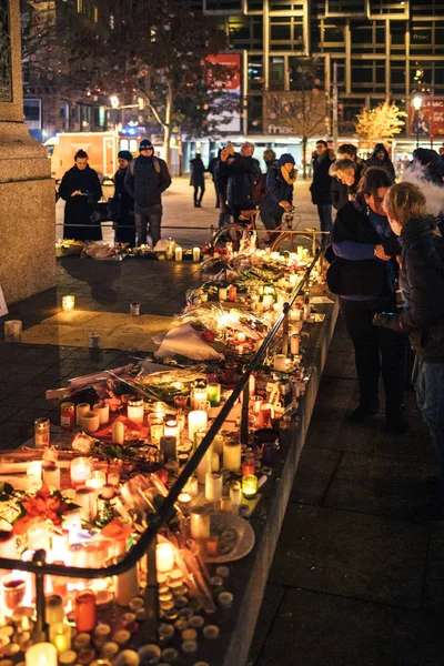 Mourning in Strasbourg people paying tribute to victims of Terro — Stock Photo, Image