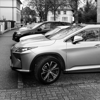 Lexus Rx 450h lüks araba Fransa için sokaktaki Park 