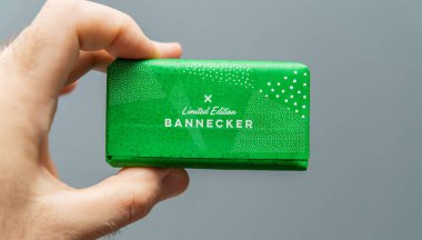 Kişniş kiehls Amerikan sabun tutan adam