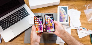 Apple fan çocuk en son yeni Apple Iphone Xs Max ve Xs unboxing 