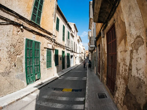 Starší ženy mluví na ulici v Felanitx, ostrov Mallorca — Stock fotografie