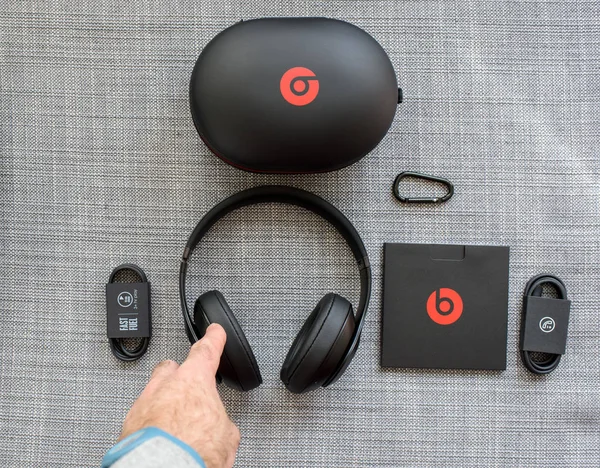 Beats 3 Studio professional wireless headphones — Stock Photo, Image