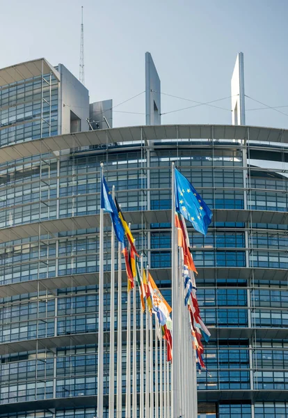 Todos los países europeos miembros banderas ondeando las elecciones al Parlamento — Foto de Stock