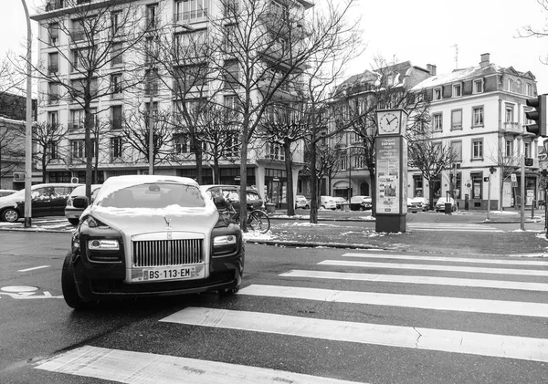 Nieuwe luxe Rolls-Royce limousine zwart zilveren auto — Stockfoto