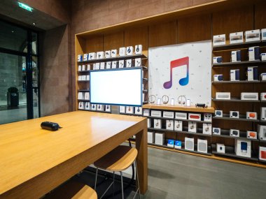 Apple Store iç duvar var banner Apple müzik ile