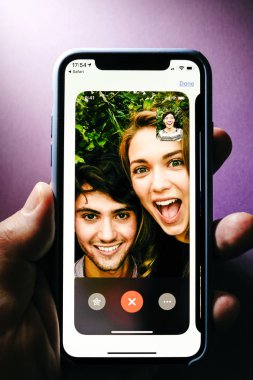 Apple iphone Xs ile Facetime app App Store içinde