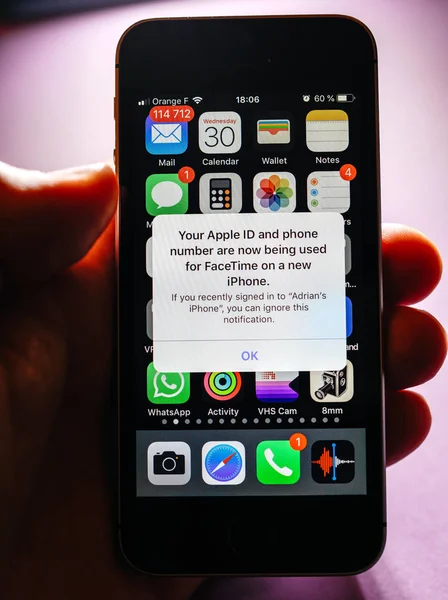 Facetime の通知をアップル iphone Xs — ストック写真