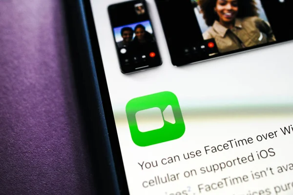 Apple iPhone XS con el sitio web FaceTime —  Fotos de Stock