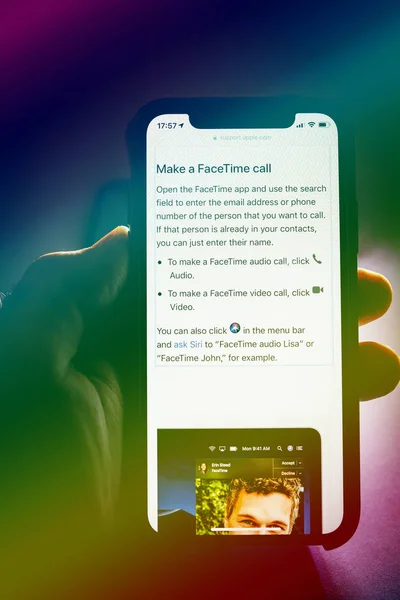 Apple iPhone XS con assicurazioni FaceTime sulla pagina web di supporto — Foto Stock