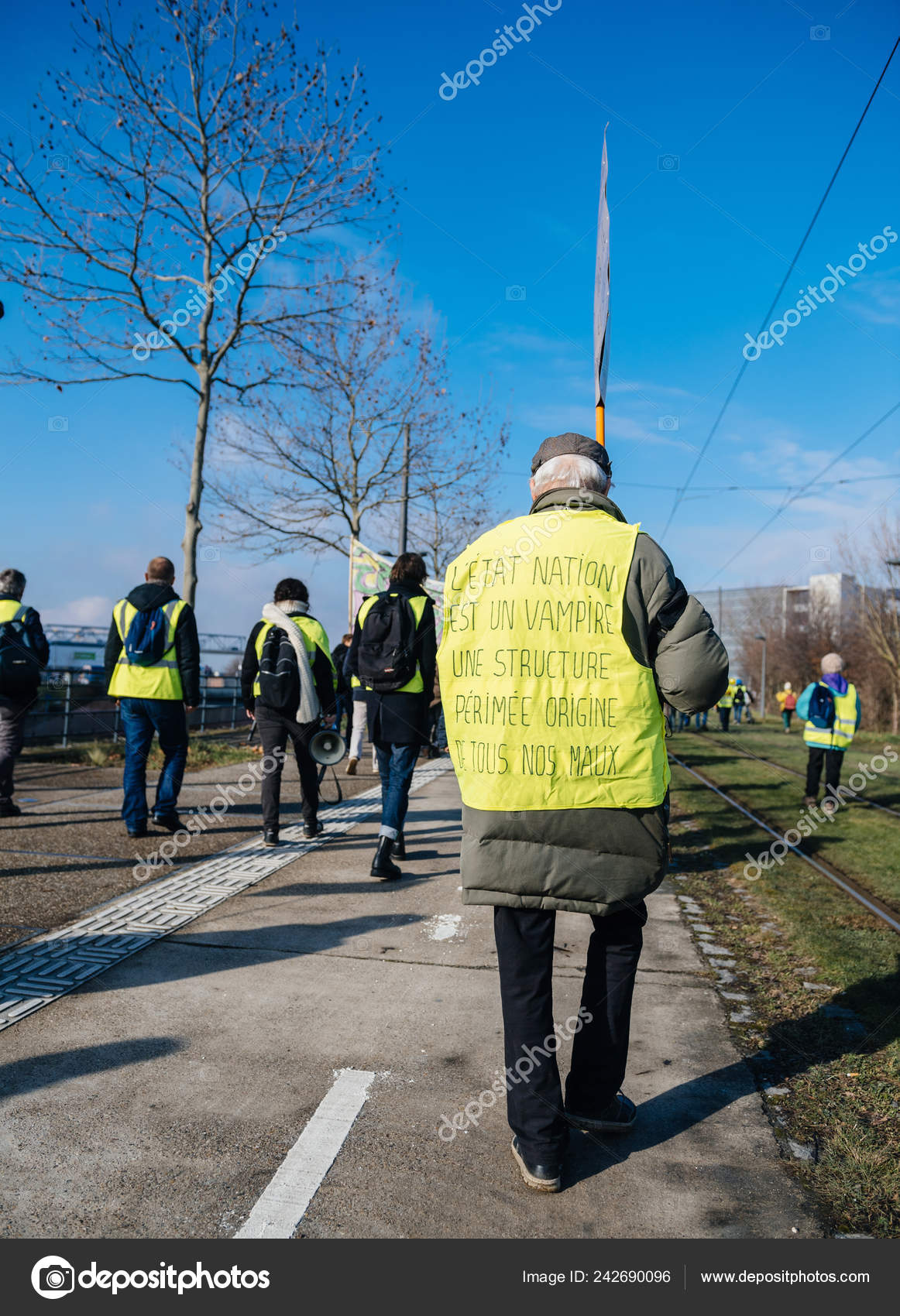 Homme En Gilets Jaunes Gilet Jaune Avec Linscription De L