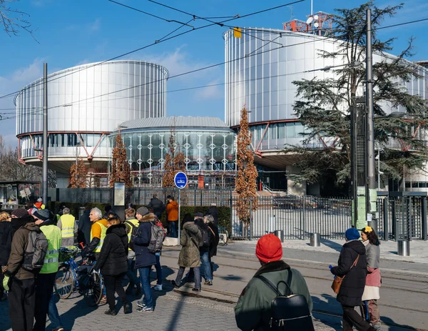 İnsanlar Gilets Jaunes veya sarı yelek protesto Strasbourg Fransa — Stok fotoğraf